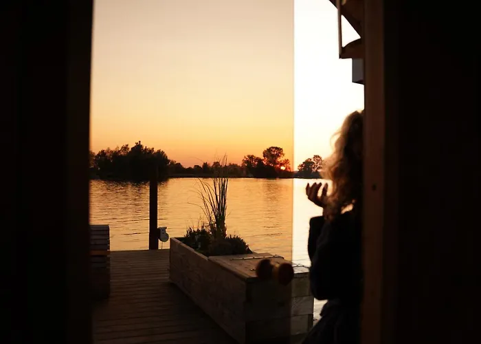 Pean-Buiten Waterlodges