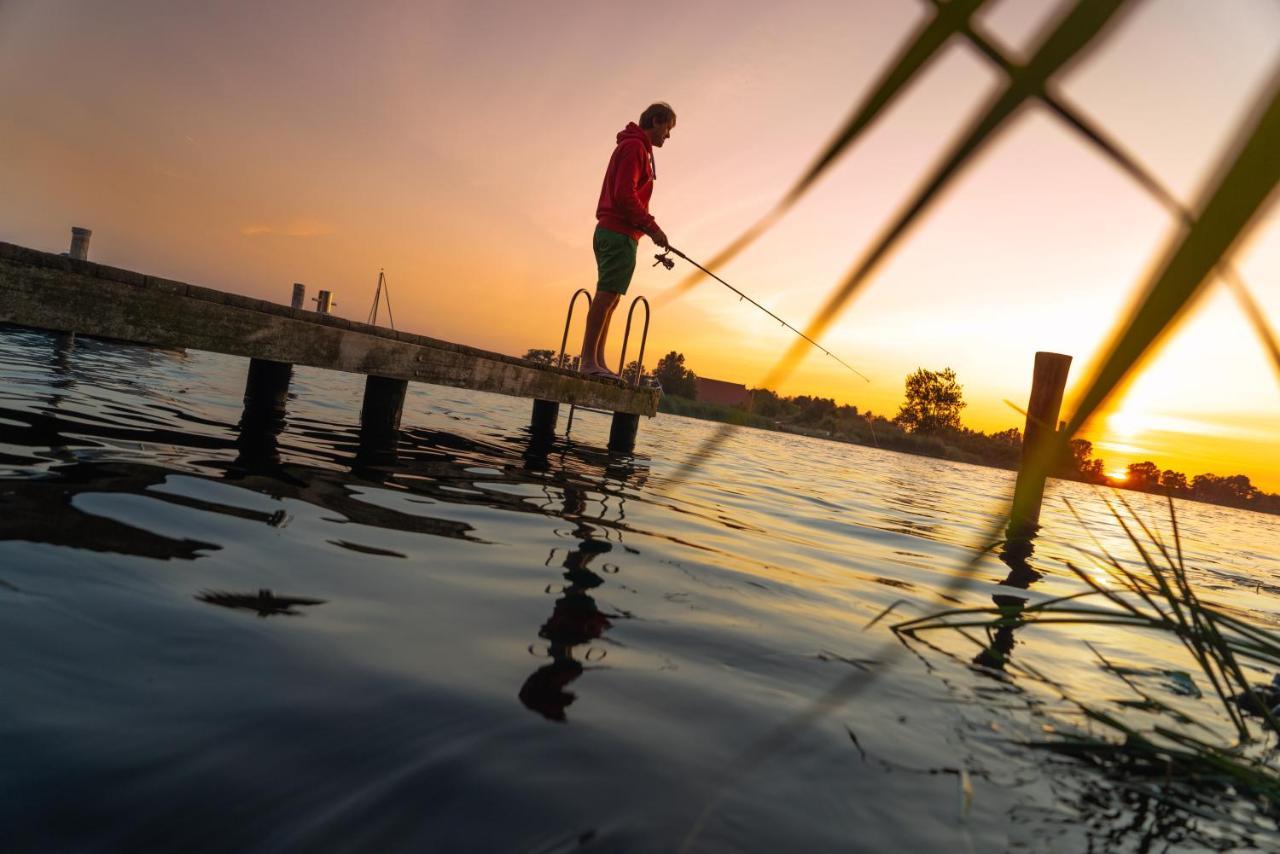 Hébergement de vacances Pean-buiten Waterlodges Nes (Heerenveen)