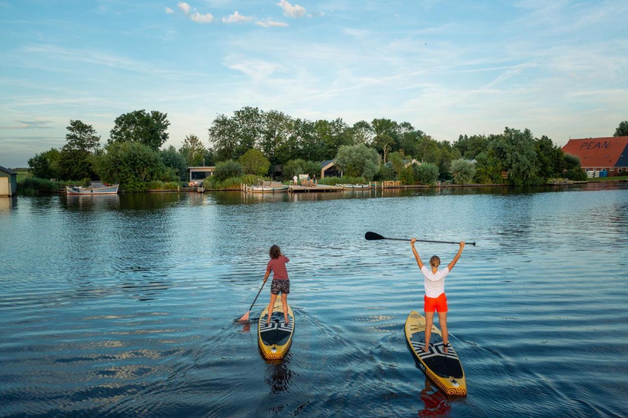 Pean-buiten Waterlodges * Nes (Heerenveen)