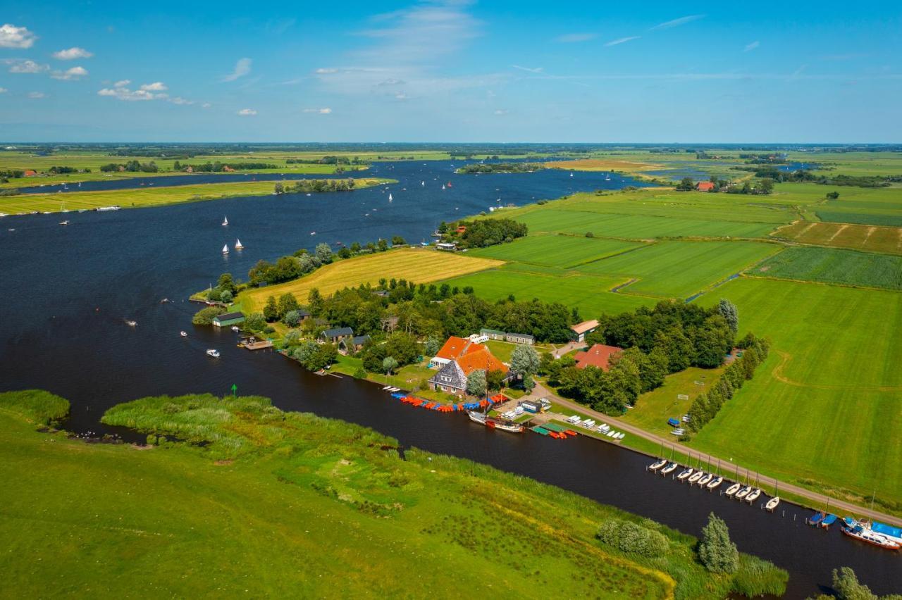 Pean-buiten Waterlodges Nes (Heerenveen)