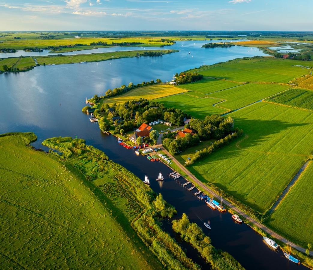 Pean-buiten Waterlodges Vakantiehuis Nes (Heerenveen)