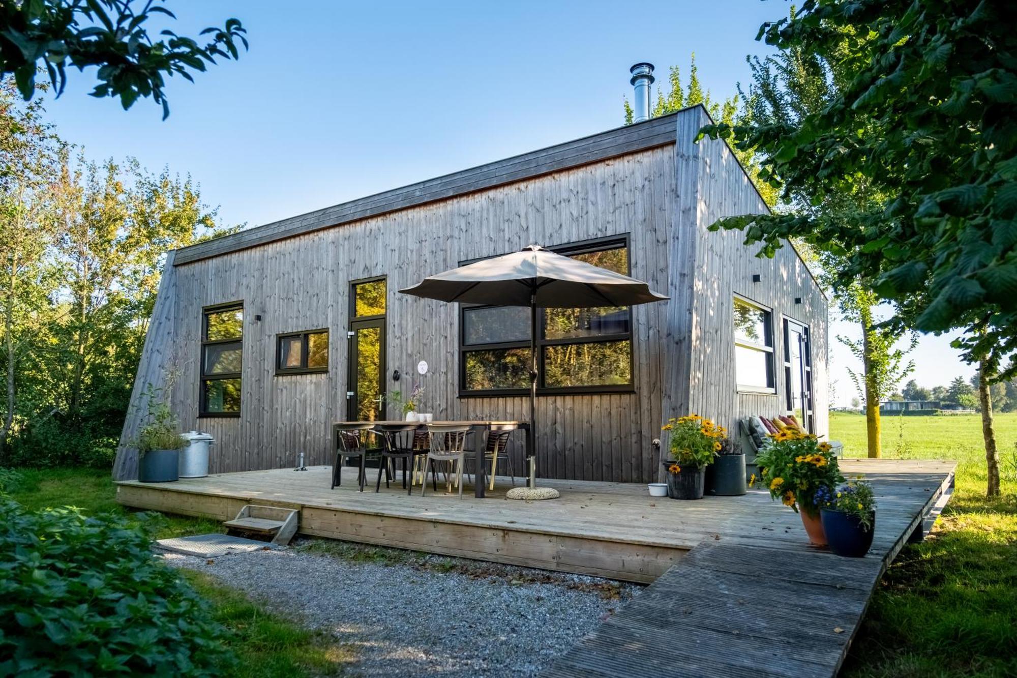 Pean-buiten Waterlodges Vakantiehuis Nes (Heerenveen)